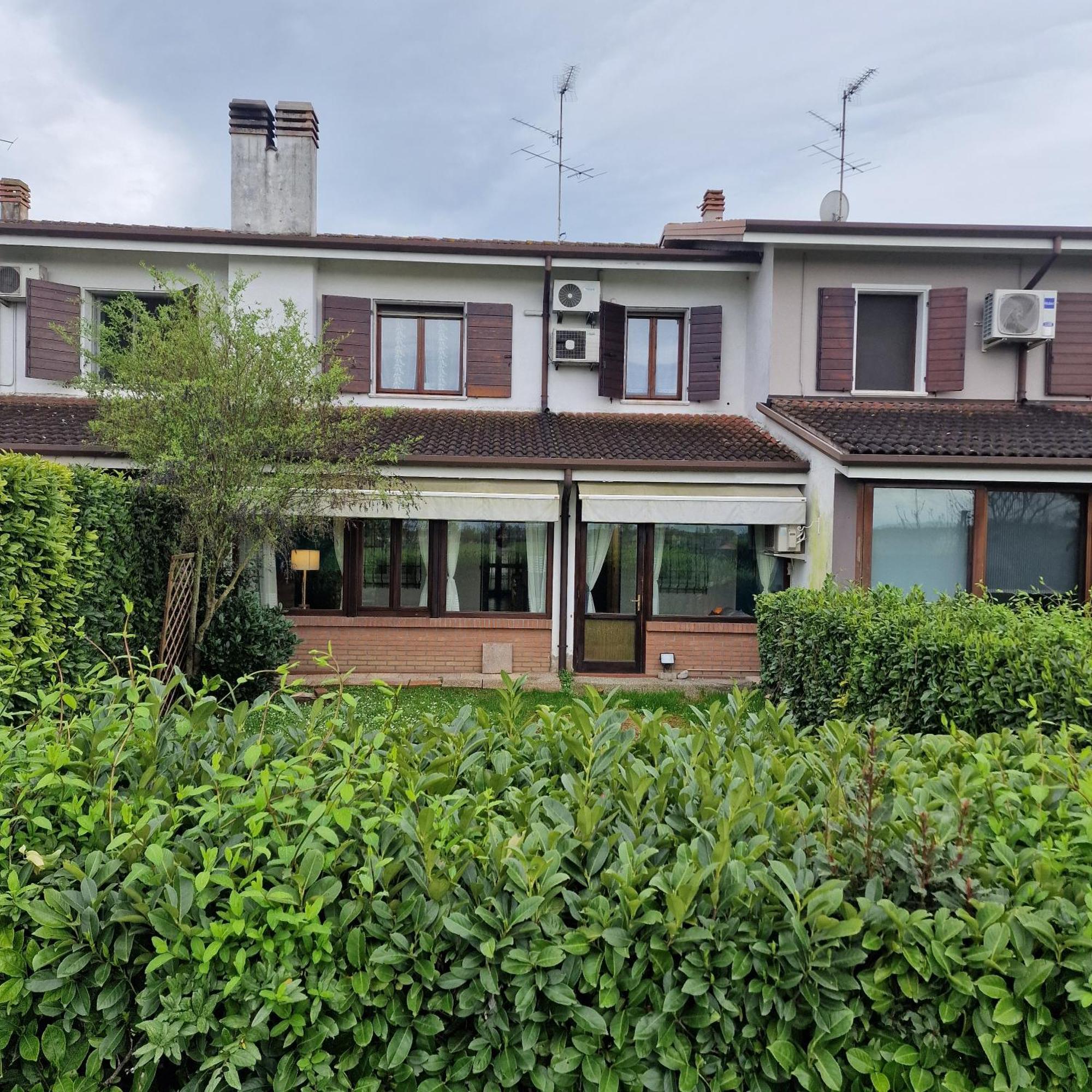 Residenza Vittoria Villa Bagnolo San Vito Exterior photo